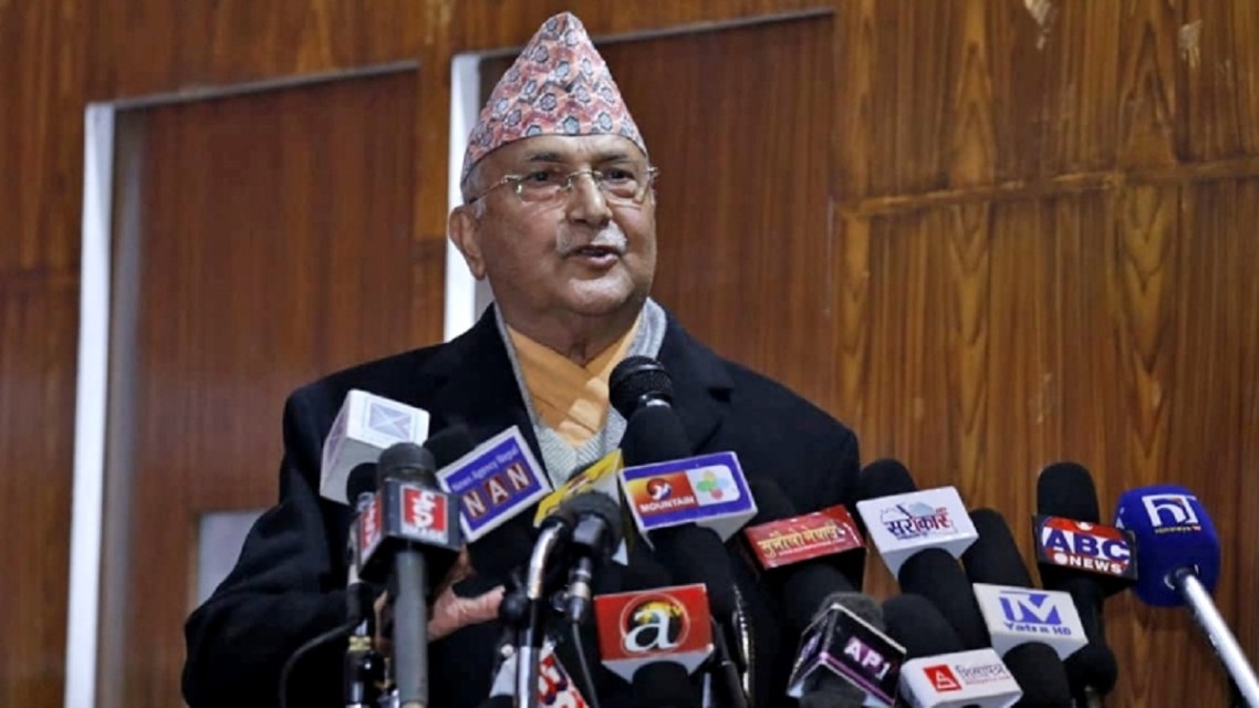 छिमेकी ढोकाबाट होइन,पर्खालमाथिबाट पसेर सरकार फेर्न लागि परिरहेका छन् : अध्यक्ष ओली 